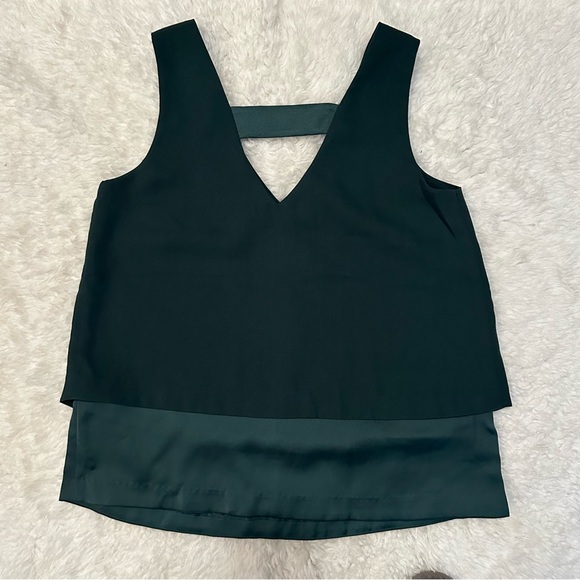 Banana Republic layered shell tank V-neck forest green/deep teal color size XS - Picture 9 of 10